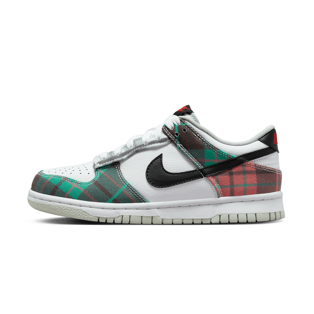 Nike Dunk Low SE GS 'Tartan Plaid' — UK 13.5 | EU 32 | US 1Y — Front View