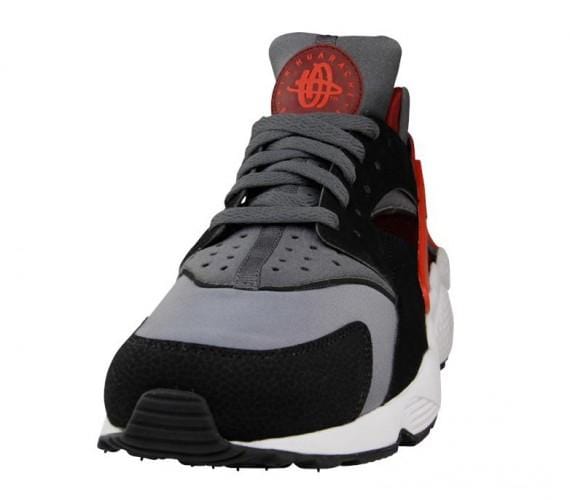 Nike Air Huarache "Dark Grey-Challenge Red-Black" — UK 3 | EU 35.5 | US 3.5 — Side View