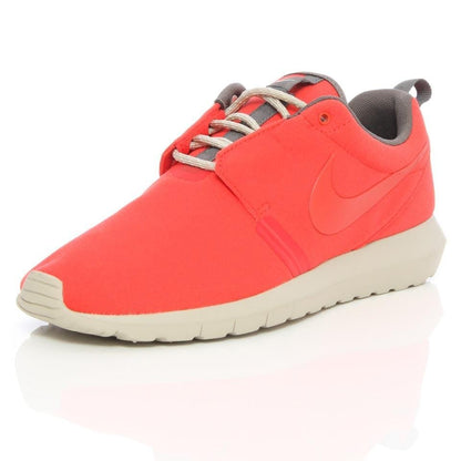 Nike Rosherun NM Light Crimson — UK 3 | EU 35.5 | US 3.5 — Side View