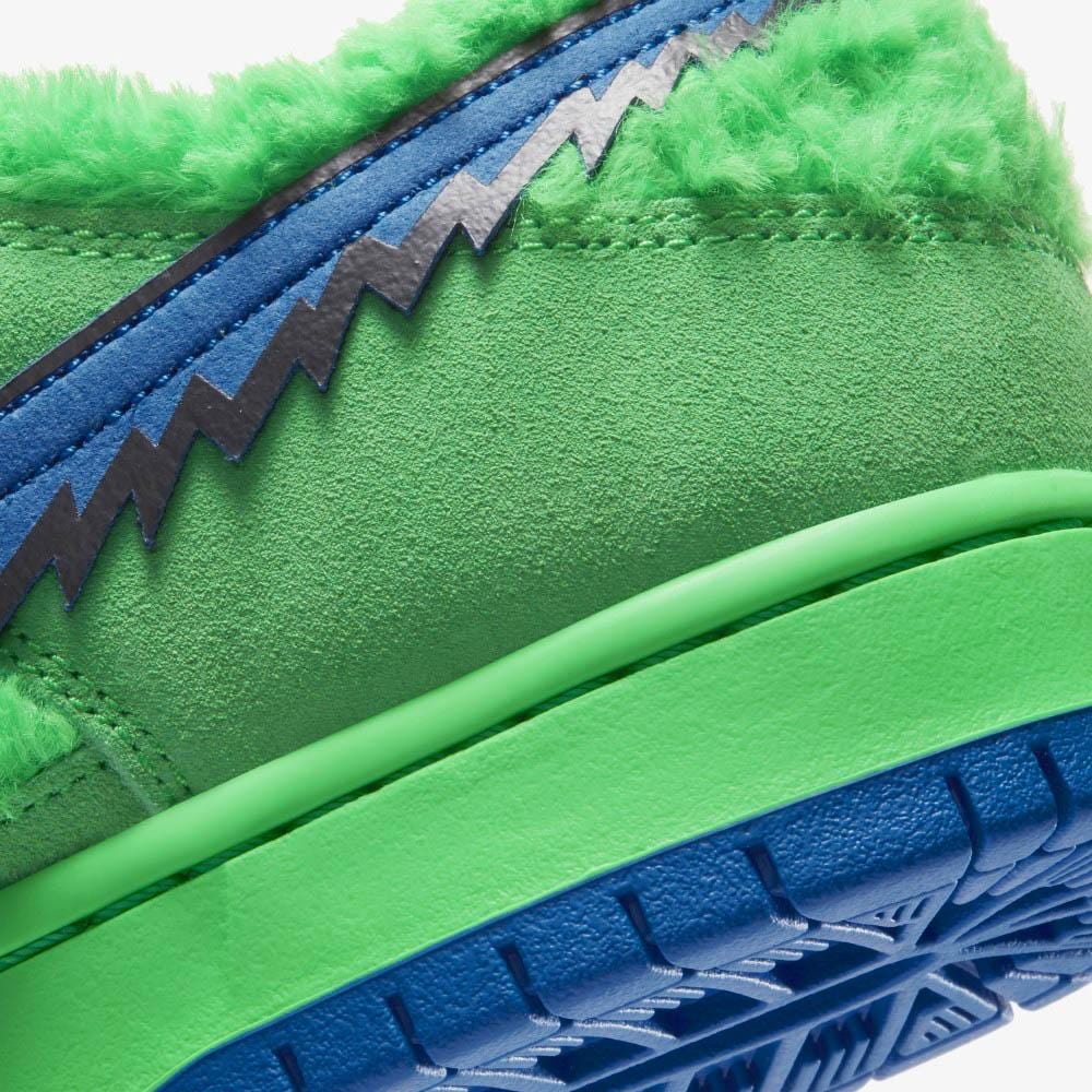 Grateful Dead x Nike Dunk Low SB 'Green Bear' — UK 3 | EU 35.5 | US 3.5 — Lifestyle View