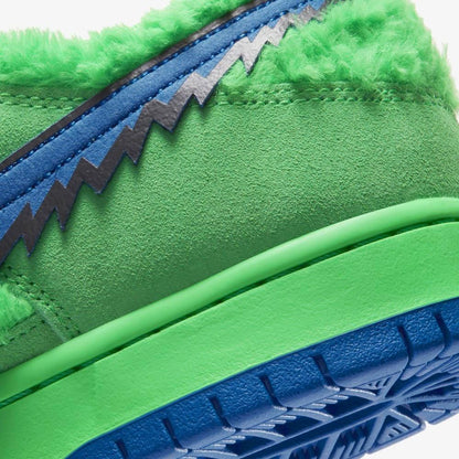 Grateful Dead x Nike Dunk Low SB 'Green Bear' — UK 3 | EU 35.5 | US 3.5 — Lifestyle View
