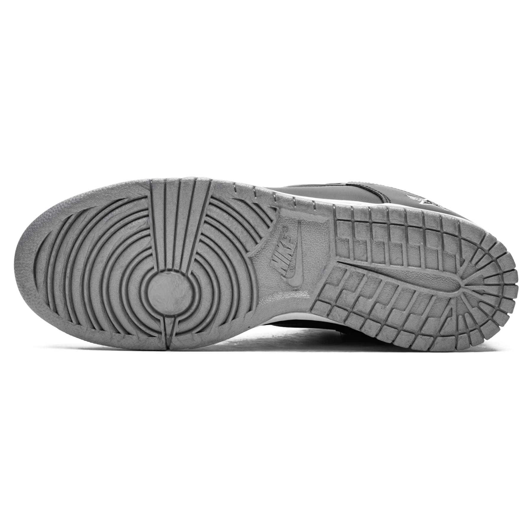 Supreme x Nike Dunk SB Low QS 'Metallic Silver' — UK 3 | EU 35.5 | US 3.5 — Detail View