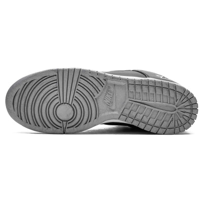 Supreme x Nike Dunk SB Low QS 'Metallic Silver' — UK 3 | EU 35.5 | US 3.5 — Detail View