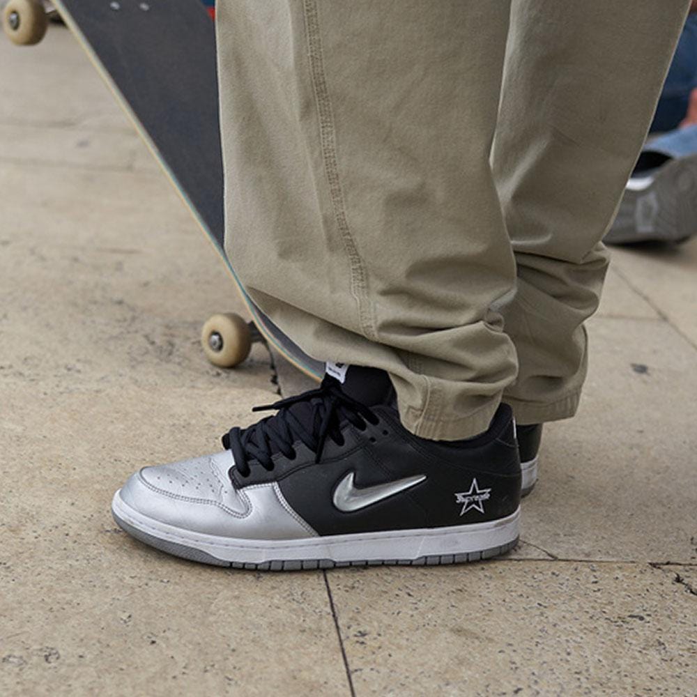 Supreme x Nike Dunk SB Low QS 'Metallic Silver' — UK 3 | EU 35.5 | US 3.5 — Alternate View 7