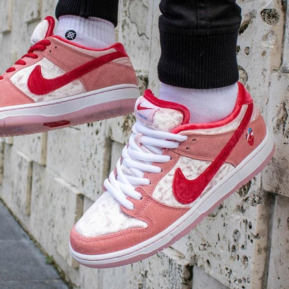 StrangeLove x Nike Dunk Low SB 'Valentine's Day' — UK 3 | EU 35.5 | US 3.5 — Alternate View 7