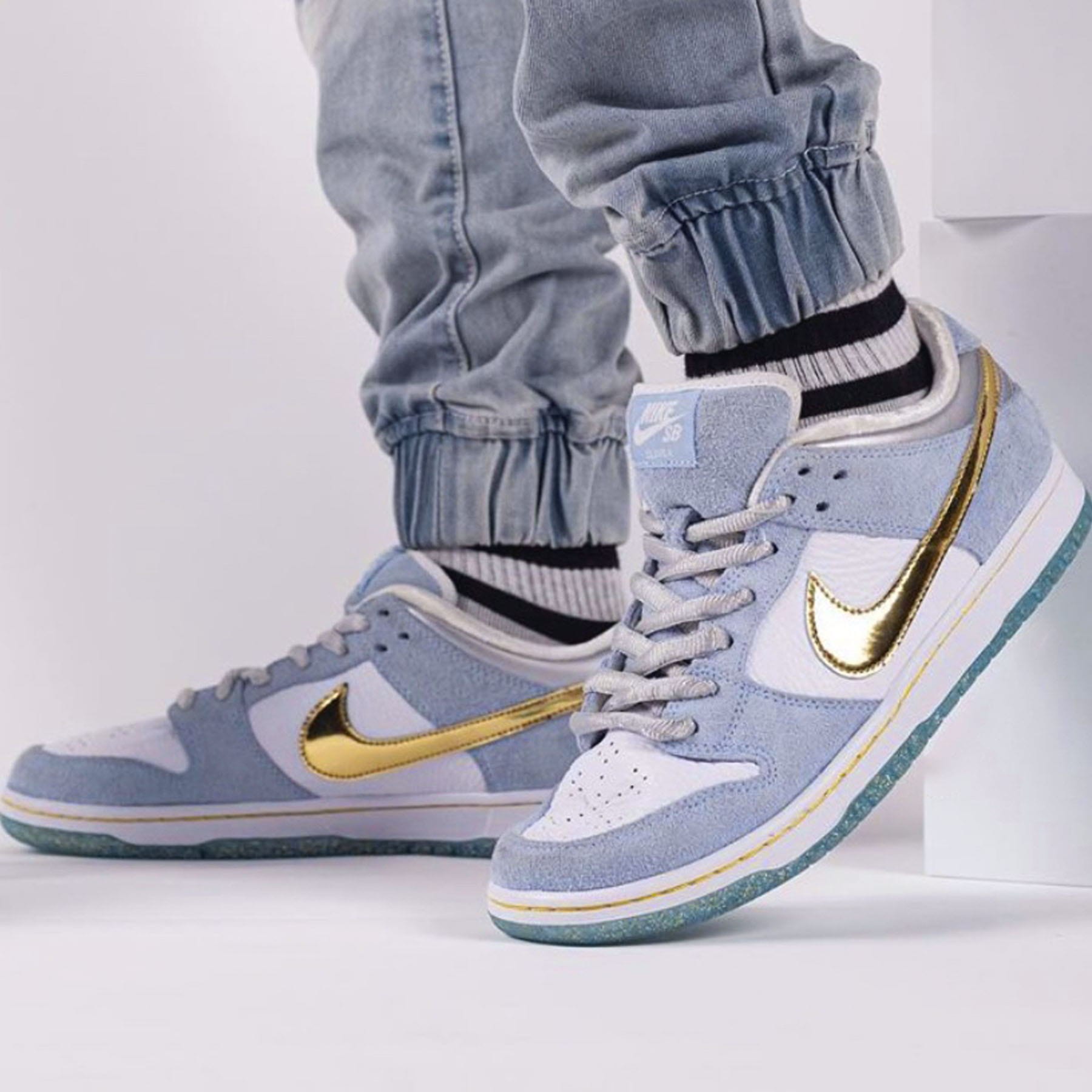 Sean Cliver x Nike Dunk Low SB 'Holiday Special' — UK 3 | EU 35.5 | US 3.5 — Lifestyle View
