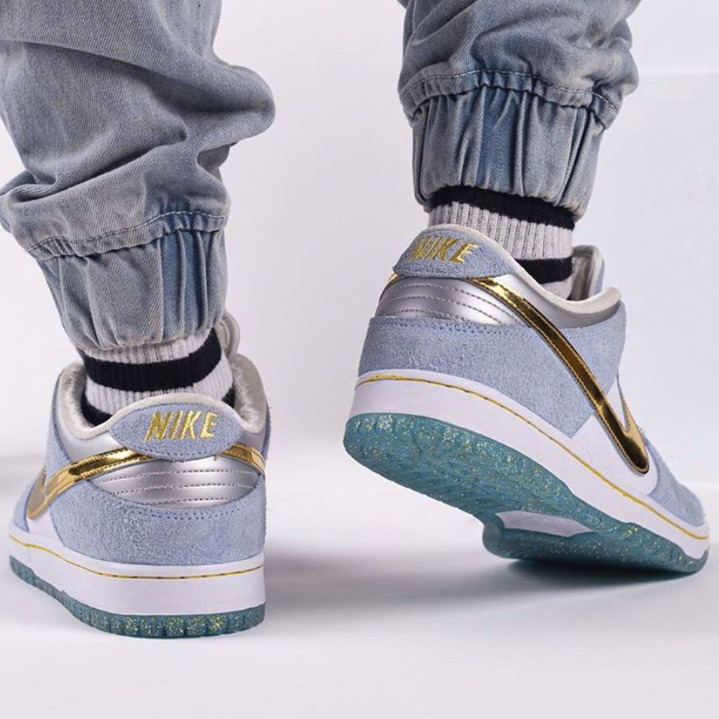 Sean Cliver x Nike Dunk Low SB 'Holiday Special' — UK 3 | EU 35.5 | US 3.5 — Alternate View 7