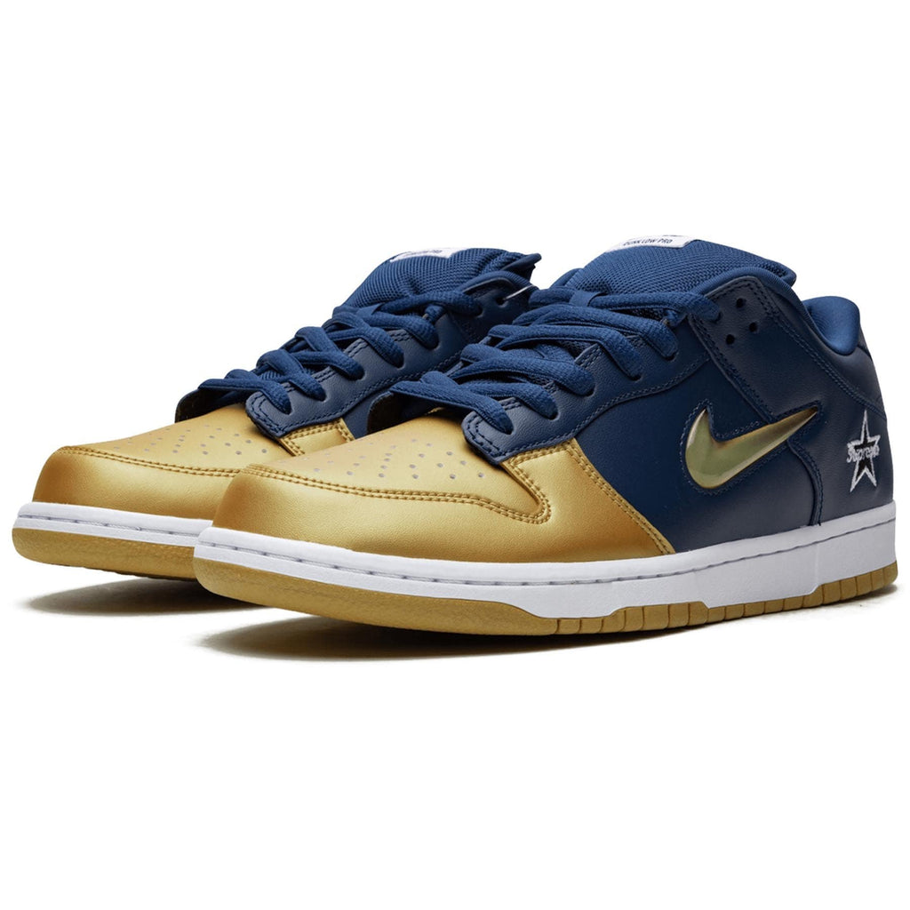 Supreme x Nike Dunk SB Low QS 'Metallic Gold' — UK 3 | EU 35.5 | US 3.5 — Side View