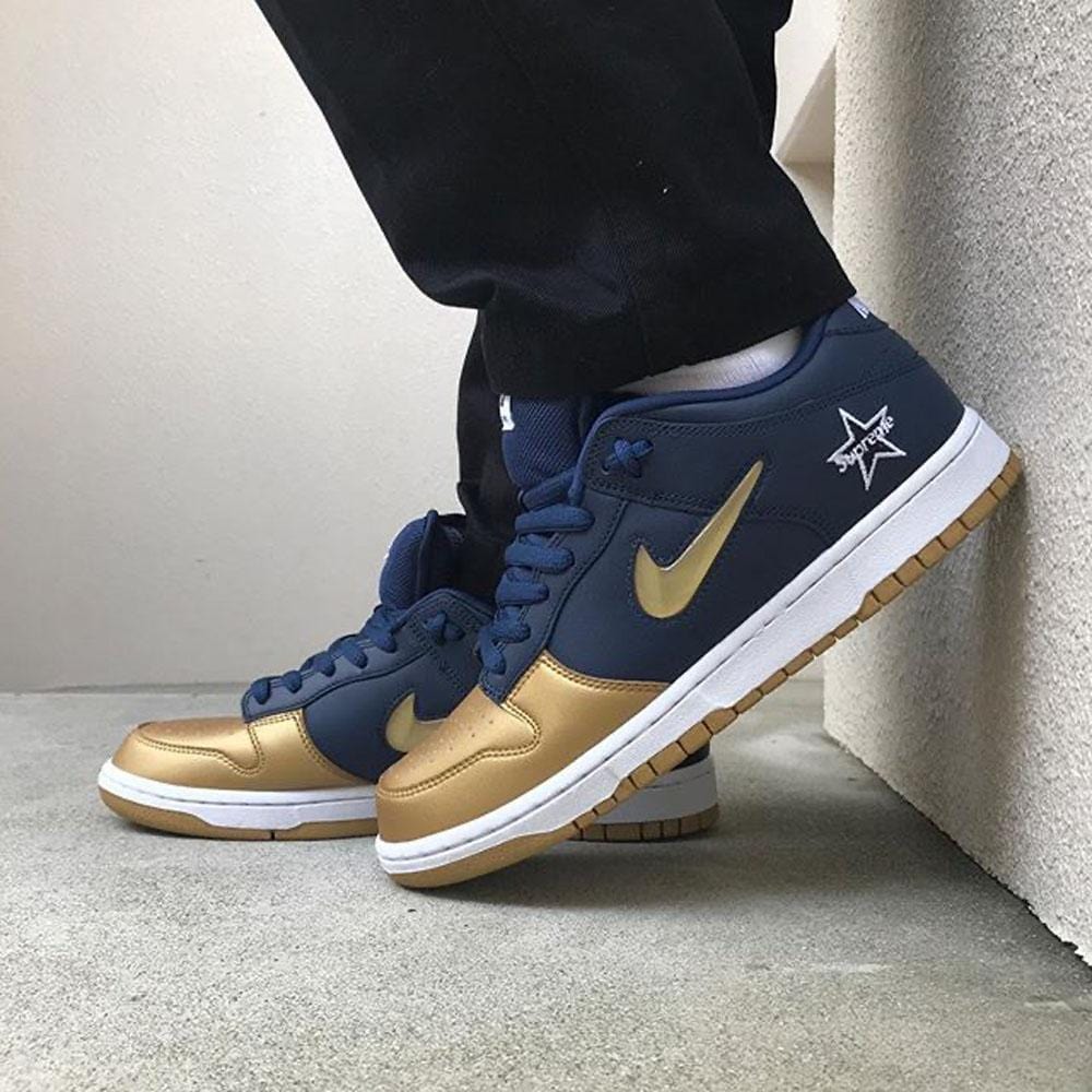Supreme x Nike Dunk SB Low QS 'Metallic Gold' — UK 3 | EU 35.5 | US 3.5 — Alternate View 7