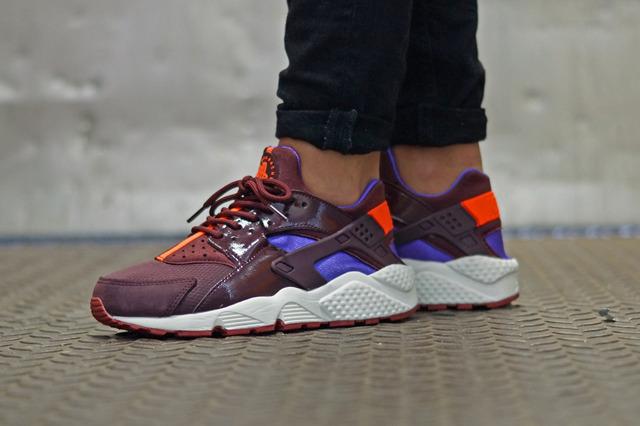 Nike Air Huarache Deep Burgundy Purple Hyper Crimson — UK 3 | EU 35.5 | US 3.5 — Lifestyle View