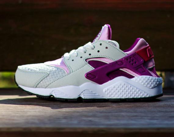 Nike Air Huarache WMNS "Arctic Pink" — UK 2.5 | EU 35.5 | US 5 — Back View
