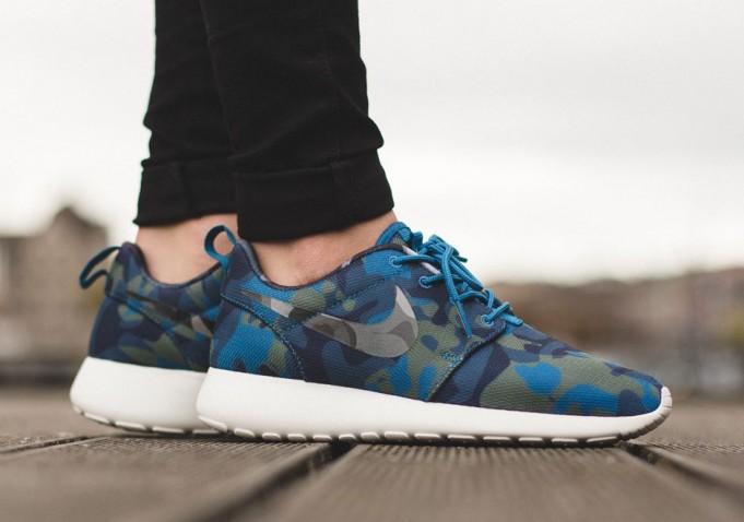 NIKE WMNS ROSHE ONE PRINT — UK 2.5 | EU 35.5 | US 5 — Alternate View 7