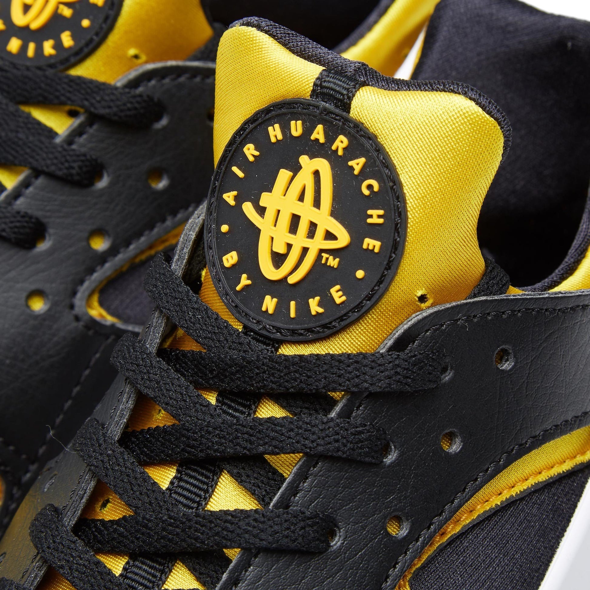 NIKE AIR HUARACHE RUN 'BERLIN' — UK 3 | EU 35.5 | US 3.5 — Top View