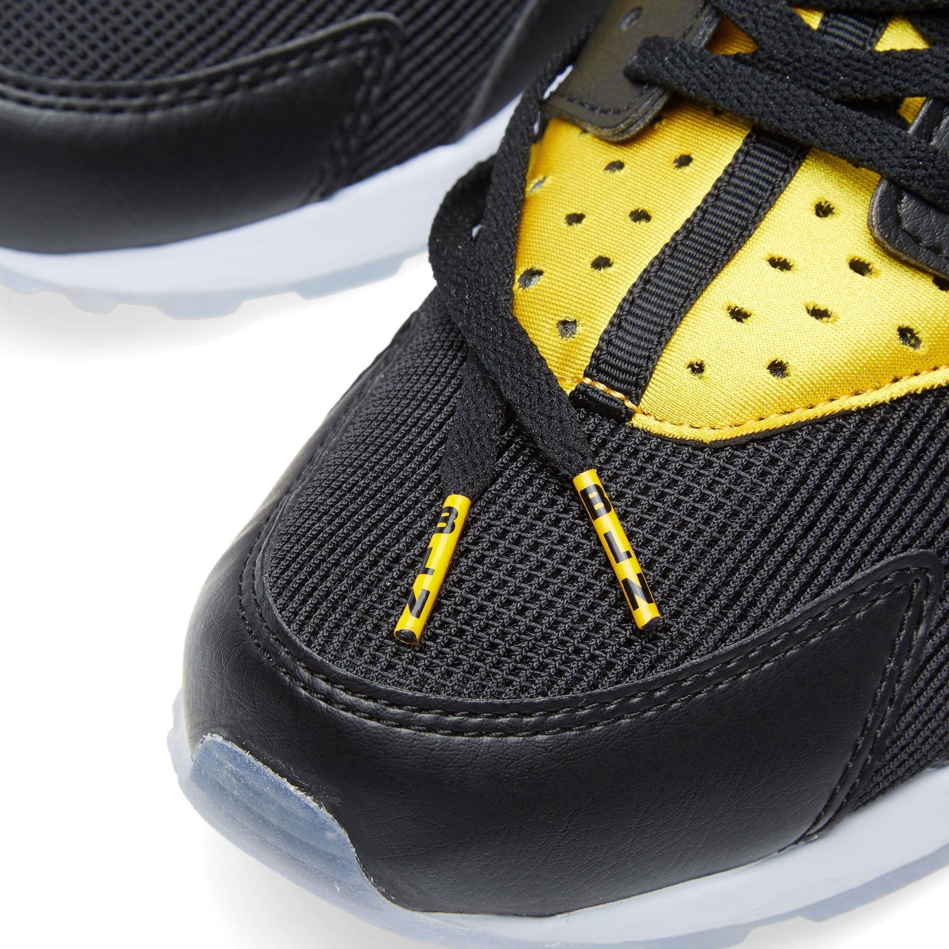 NIKE AIR HUARACHE RUN 'BERLIN' — UK 3 | EU 35.5 | US 3.5 — Lifestyle View
