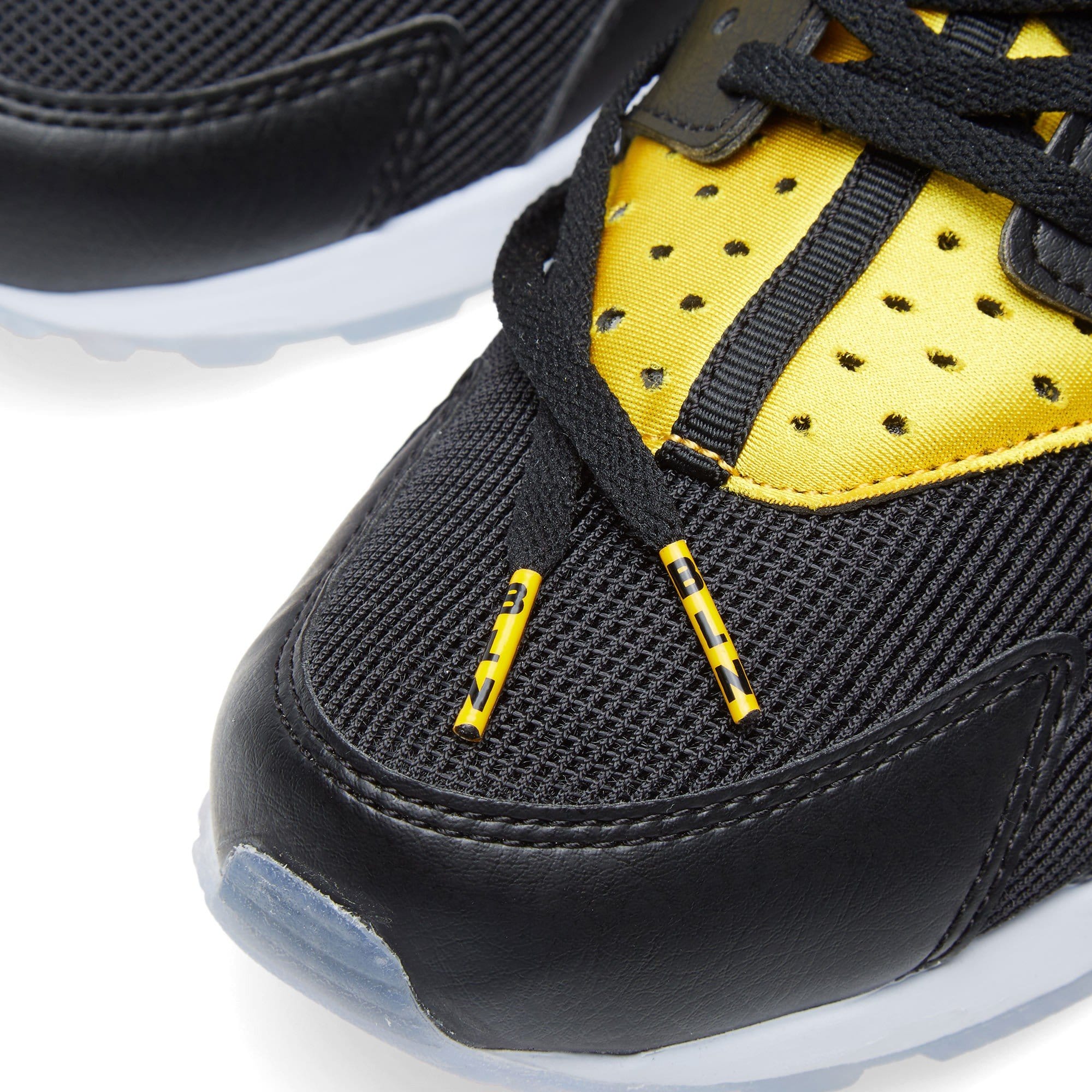 NIKE AIR HUARACHE RUN 'BERLIN' — UK 3 | EU 35.5 | US 3.5 — Lifestyle View