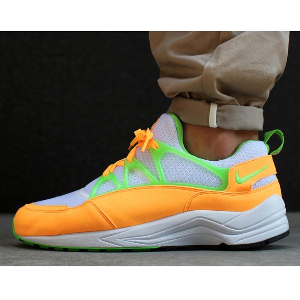 NIKE AIR HUARACHE LIGHT Atomic Mango & Action Green — UK 3 | EU 35.5 | US 3.5 — Side View