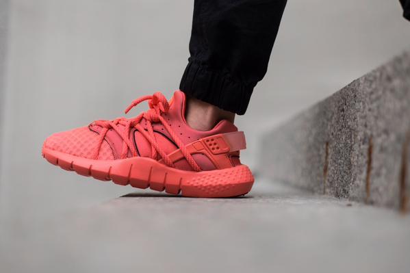 NIKE AIR HUARACHE NM 'HOT LAVA' Rio & Hot Lava — UK 3 | EU 35.5 | US 3.5 — Lifestyle View
