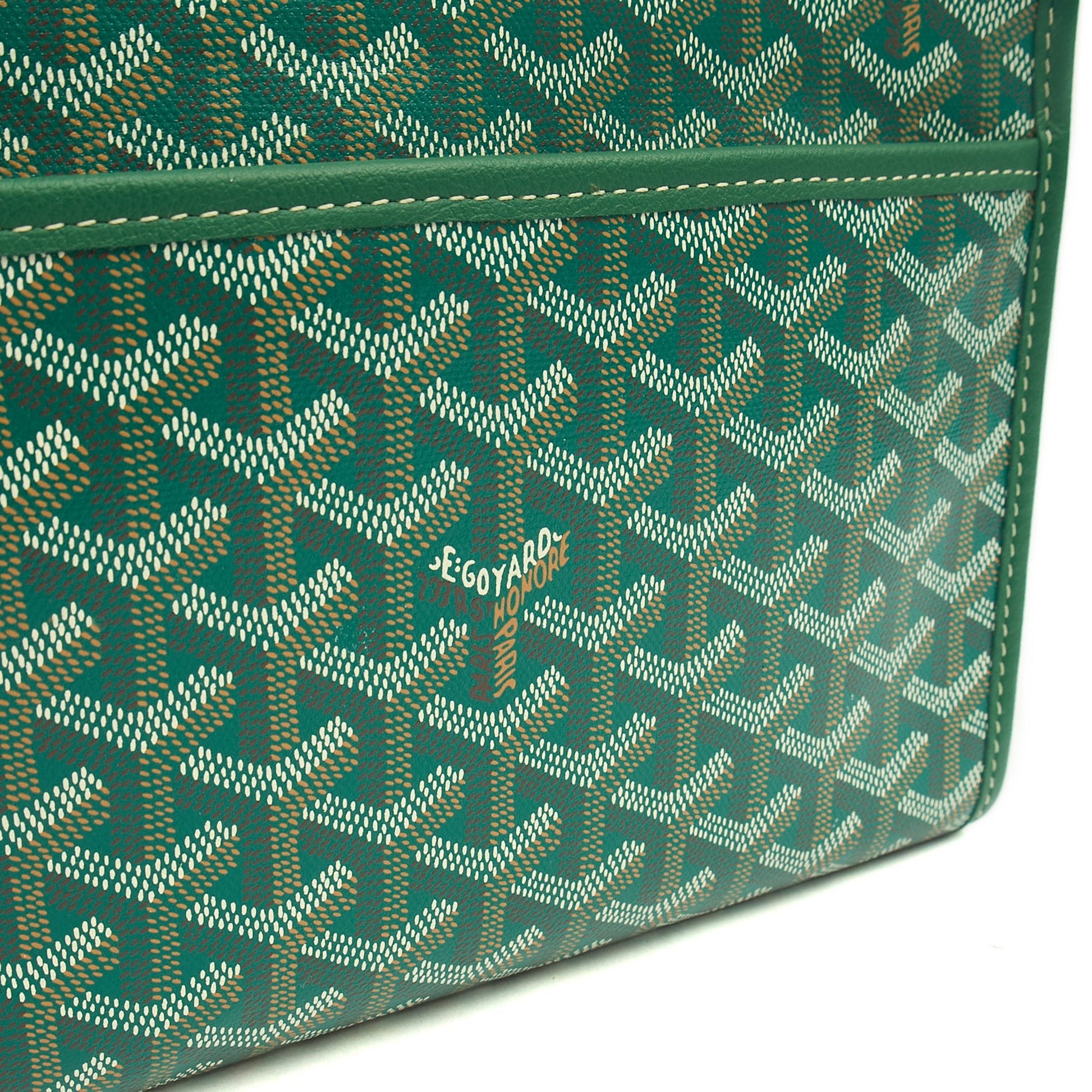 Goyard Clutch Jouvence Toiletry Pouch MM in Green, Leather — Lifestyle View