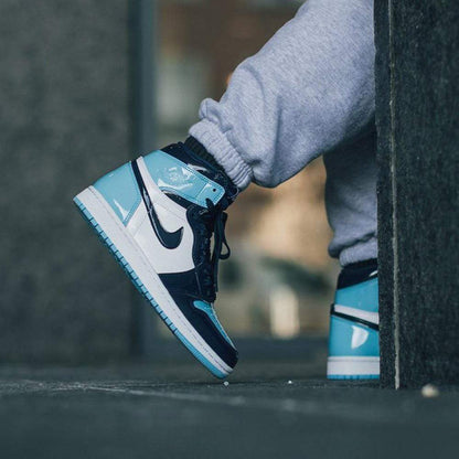 Air Jordan 1 Wmns Retro High OG 'Blue Chill' — UK 2.5 | EU 35.5 | US 5 — Alternate View 7