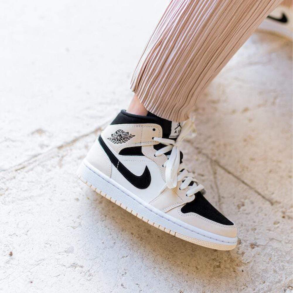Air Jordan 1 Mid Wmns 'Barely Orange' — UK 2.5 | EU 35.5 | US 5 — Alternate View 7