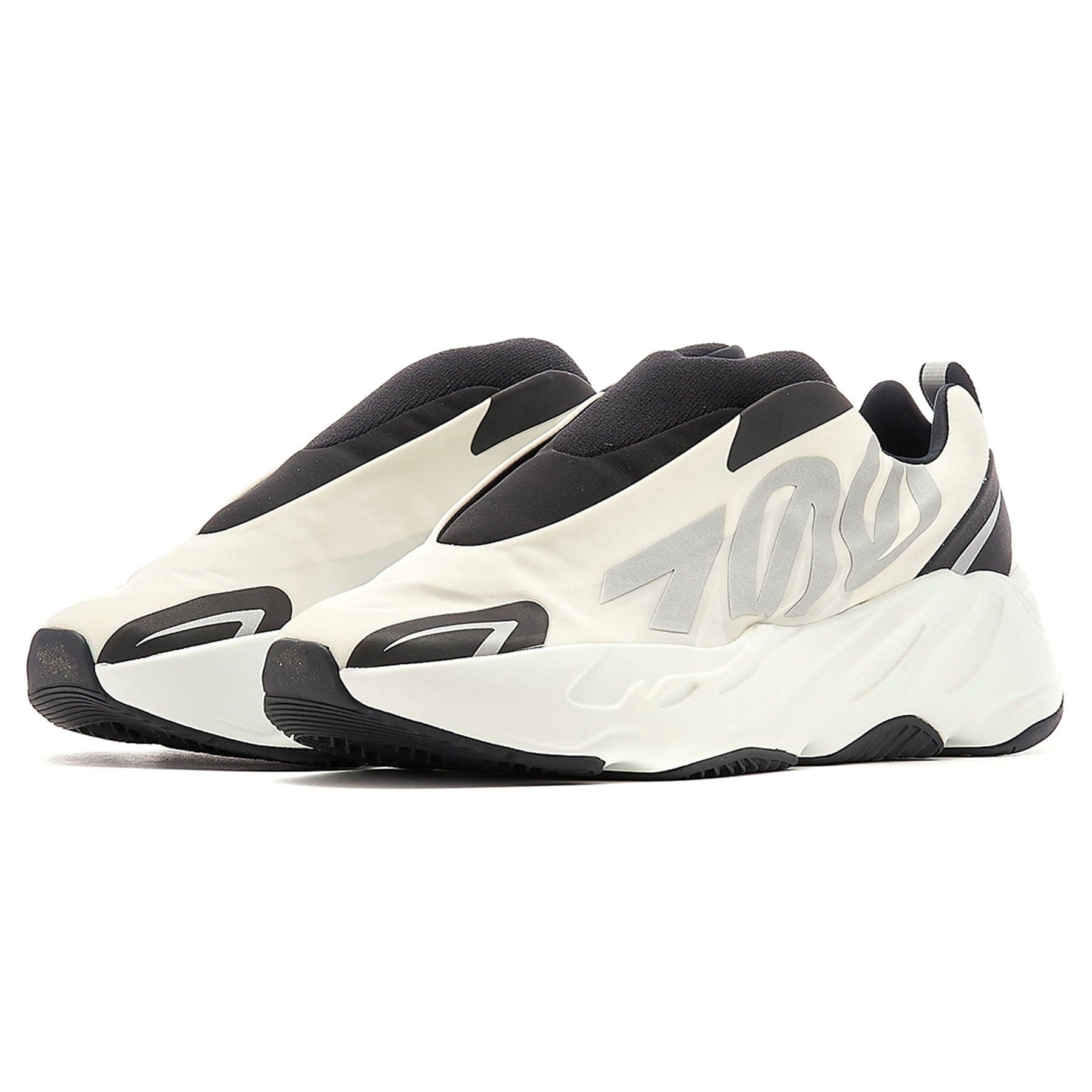 Yeezy Boost 700 MNVN Laceless 'Analog' — UK 3.5 | EU 36 | US 4 — Side View