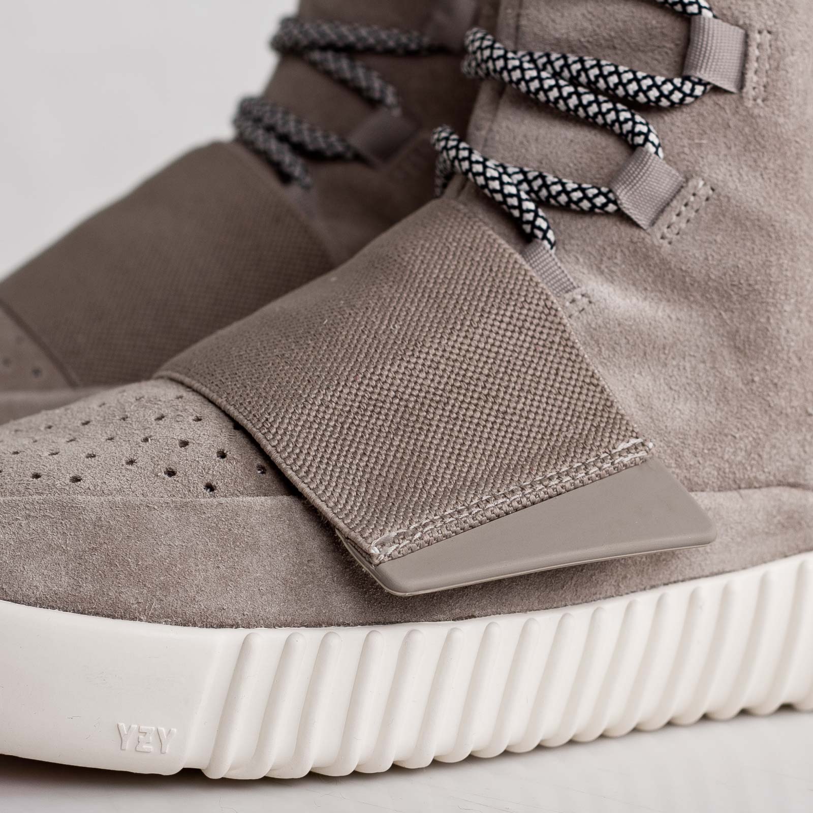 adidas Yeezy Boost 750 'OG' — UK 3.5 | EU 36 | US 4 — Detail View